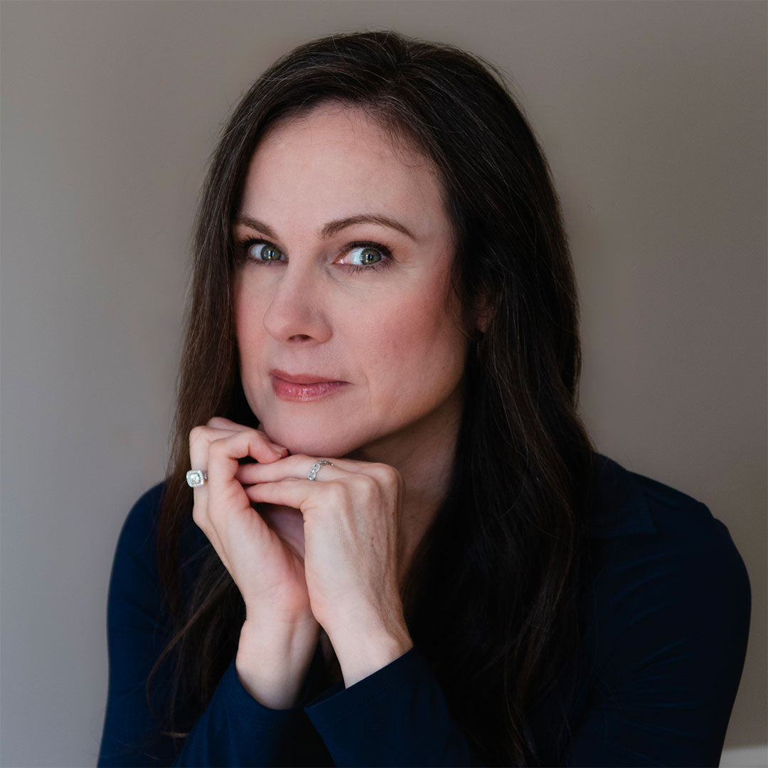 Headshot-Tess-hand-on-chin-color-1080x1080
